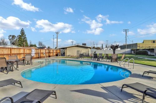 1459 Standiford Ave, Modesto CA  95350-0701 exterior