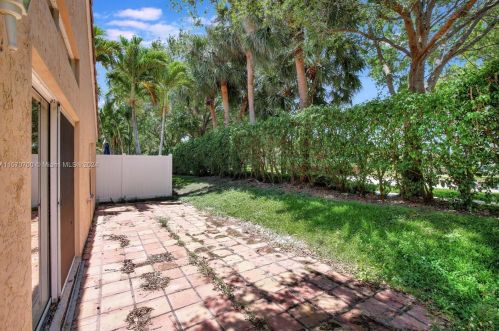 2728 177th Ave, Hollywood FL  33029-5142 exterior
