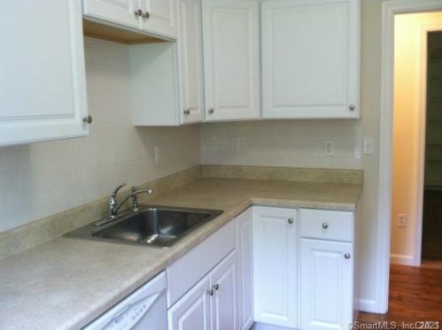 1016 Long Ridge Rd, Stamford CT  06903-4406 exterior