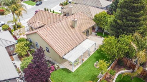 860 Valley Oak Dr, Hollister CA  95023-9155 exterior