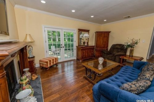 37 Kivy St, Huntington Station NY  11746-2044 exterior