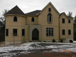 5759 Wildflower Cir, Stroudsburg, PA 18360-7522