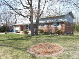 614 2nd Ave, Demotte, IN 46310-9528
