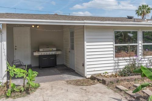 3934 Moog Rd, Tarpon Springs FL  34691-1123 exterior