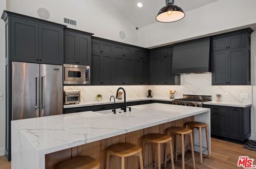 445 Sinaloa Rd, Simi Valley CA  93065-5430 exterior