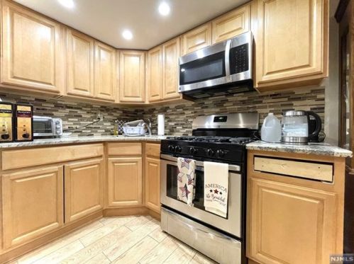 94 Maitland Pl, Outwater NJ  07026-1230 exterior