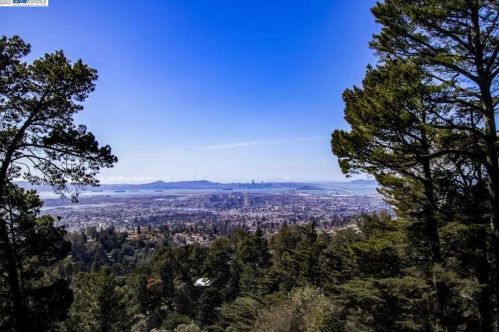 34 Holyrood Mnr, Oakland, CA 94611-2545