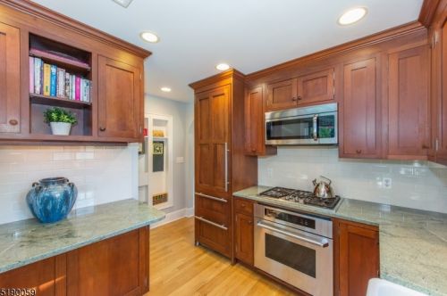 75 Valley View Dr, Morristown NJ  07960-5615 exterior