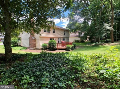 6310 Falling Brook Dr, Springfield VA  22015-4032 exterior