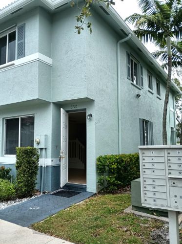 3710 Oleander Ter, West Palm Beach, FL 33404-1875