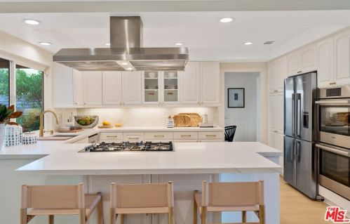 27041 Esward Dr, Calabasas CA  91301-2322 exterior