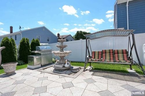 19 Elmhurst St, Elmwood Park NJ  07407-1320 exterior