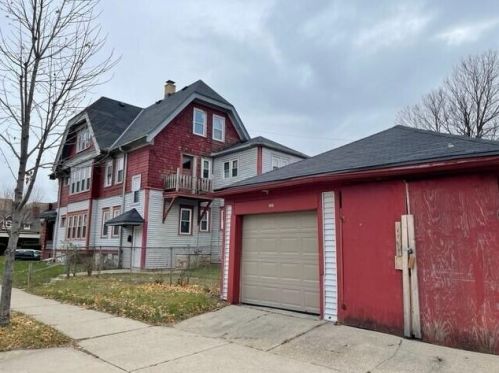 2575 45th St, Milwaukee WI 53210-2915 exterior