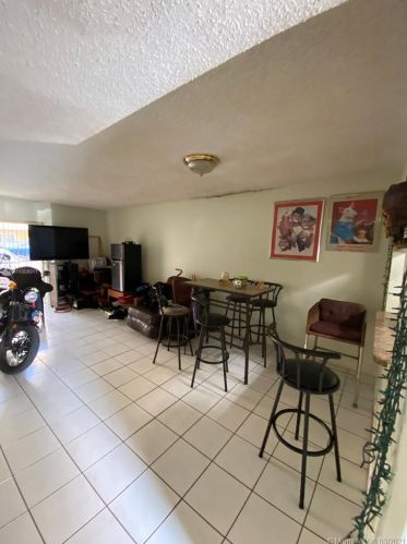 2680 76th St, Hialeah, FL 33016-5638
