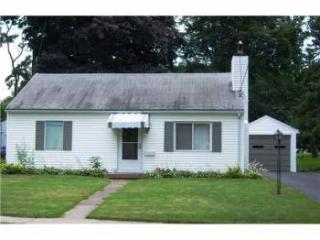 135 Penhurst Rd, Rochester, NY 14610-2748
