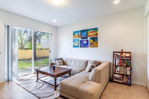 8902 19 St, Hollywood FL 33025-7613 exterior