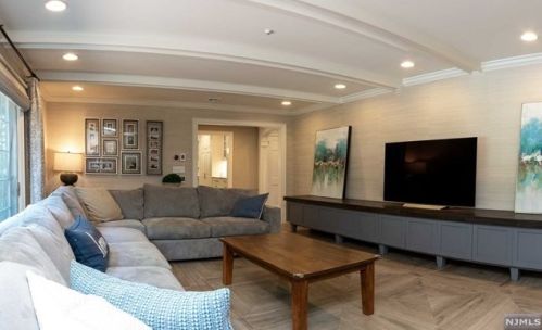 11 Glenwood Dr, Upper Saddle River NJ  07458-3303 exterior