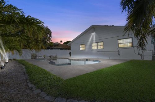 3462 Bayshore Blvd, Saint Petersburg FL  33703-5510 exterior