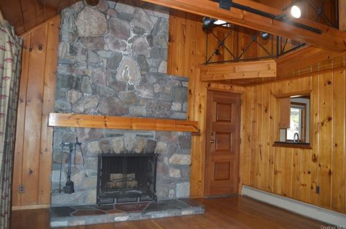 25 Woods Rd, Greenwood Lake, NY 10925-4404