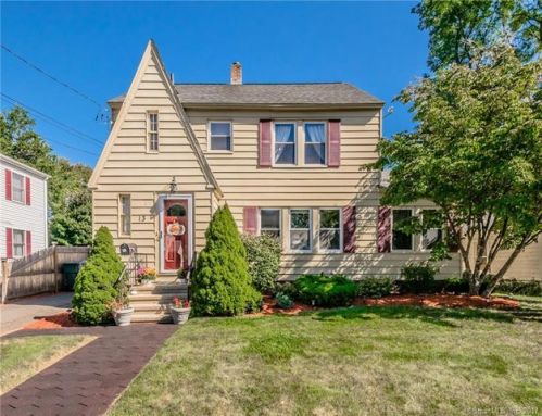 13 Centerfield St, Manchester, CT 06042-2326