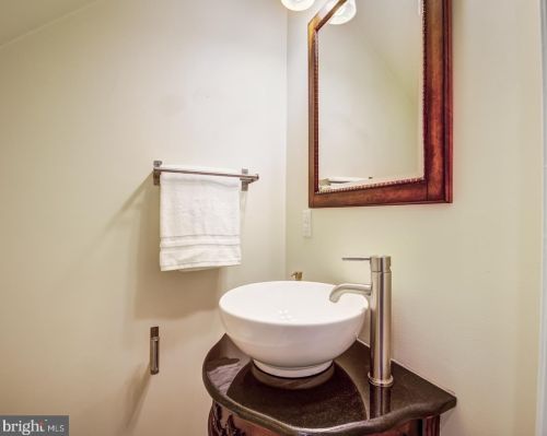 1341 Emerald St, Washington DC 20002-5432 exterior