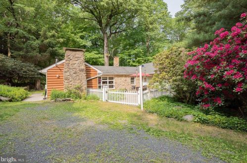 9 Woods Ln, Dale, PA 19504-8845