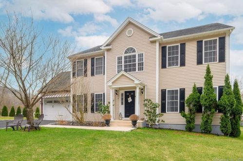 3 Apollo Rd, Bethel, CT 06801-1865