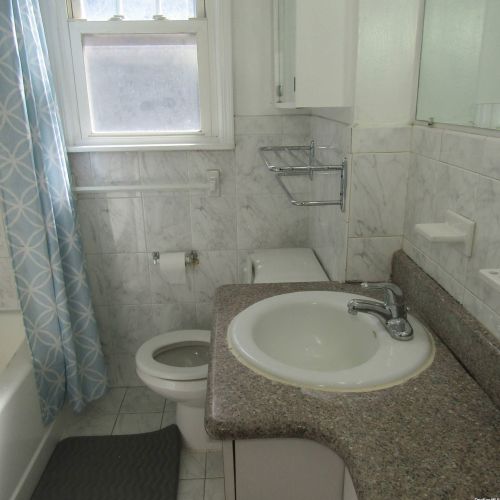 2 Oak Dr, New Hyde Park NY  11040-3315 exterior