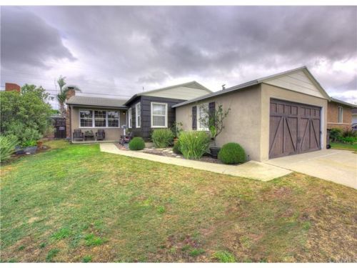 5515 141st St, Hawthorne, CA 90250-6411