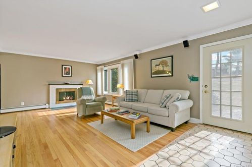 17 Adams Rd, Crotonville, NY 10562-1403