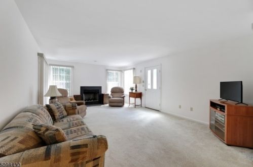 412 Ripley Ct, Piscataway, NJ 08854-6643