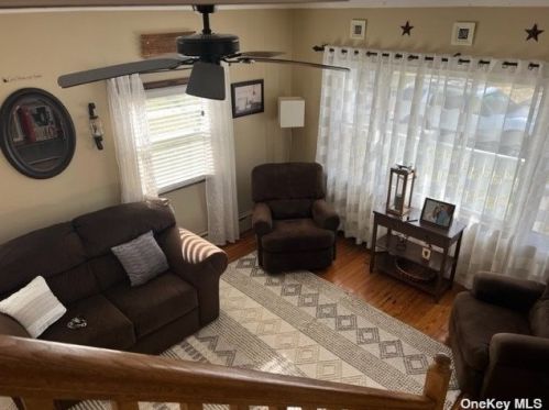 11 Woodbine Ave, Babylon, NY 11704-7814