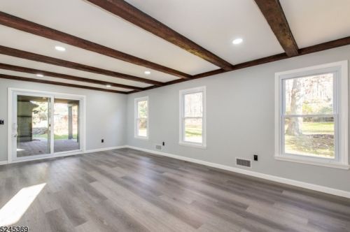 14 Ironwood Way, West Paterson NJ  07424-2019 exterior