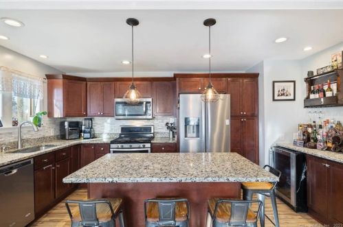 3 Griswold Ct, United States Coast Guard Ac CT  06320-5209 exterior