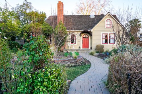 47 3rd St, Woodland, CA 95695-3320