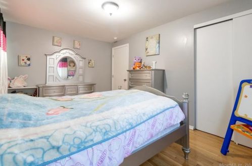 221 Woodland Ave, Bloomfield CT  06002-1357 exterior