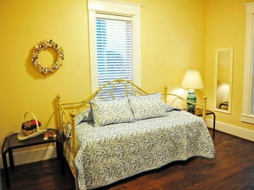 2409 33 St, Galveston TX 77550-7620 exterior