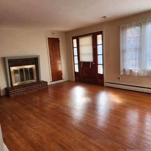 16 Eastwood Rd, Groton CT  06340-6011 exterior