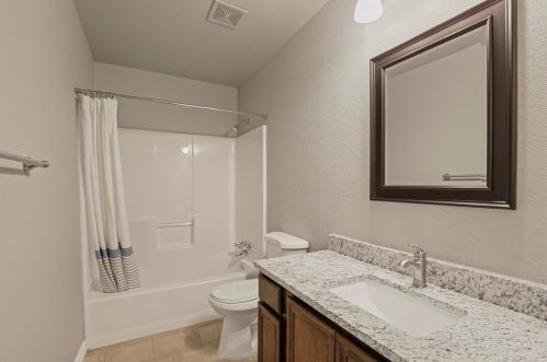 2004 Cedar Crest Blvd, Dallas TX 75203-4316 exterior