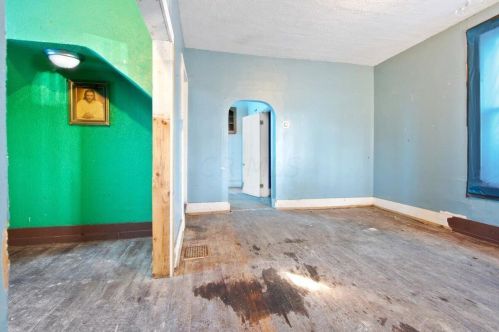 228 Oakland Sq, Bellefontaine OH  43311-2143 exterior