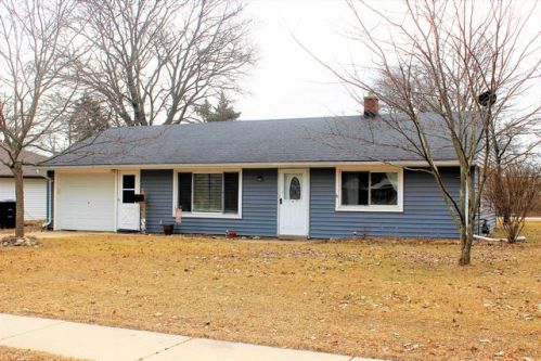 633 Pine St, Mukwonago, WI 53149-1247