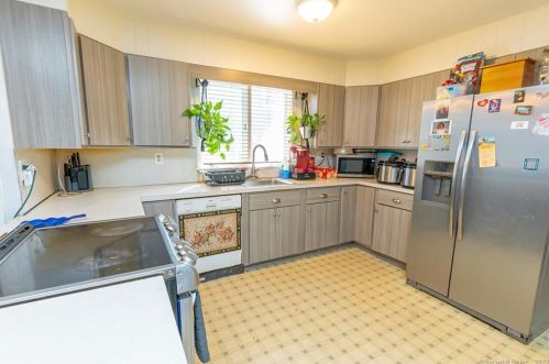 60 Marion St, Bridgeport CT  06606-4675 exterior