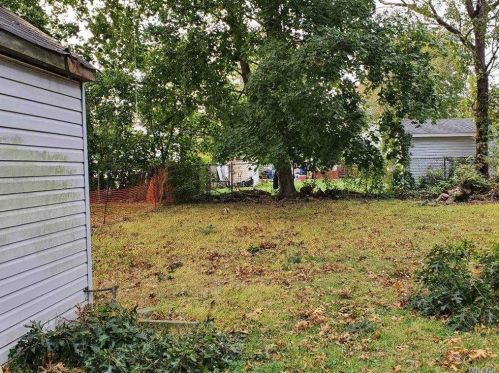 31 8 Ave, Huntington Station NY 11746-2210 exterior