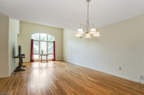 5 Nottingham Ct, Morristown, NJ 07960-6368