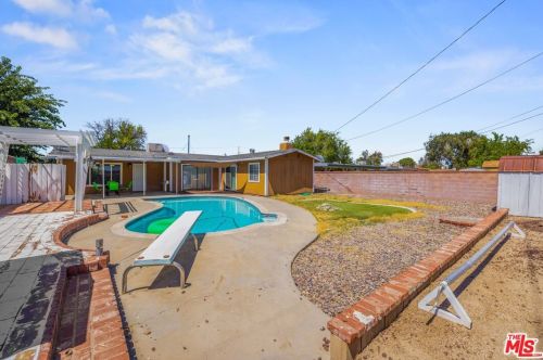 45108 Harlas Ave, Lancaster CA  93534-2149 exterior