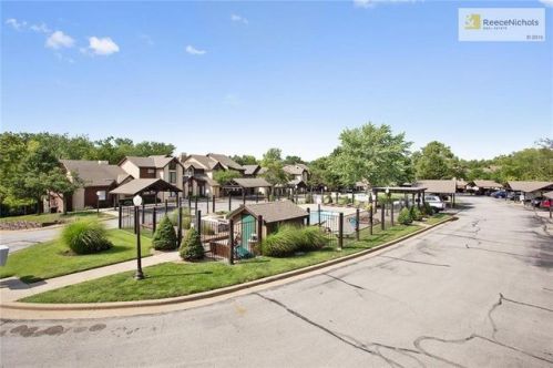 4837 Horton St, Shawnee Mission, KS 66202-1758