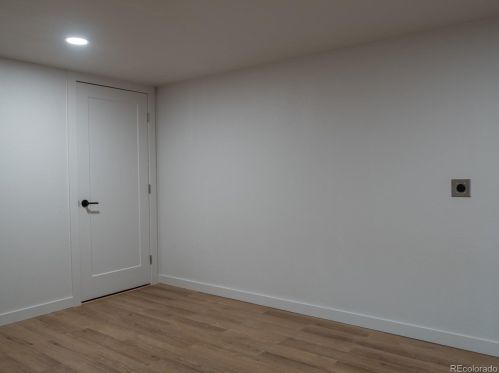 3003 Blackhawk St, Denver CO 80011-2220 exterior