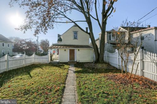 302 2nd St, Hummelstown PA  17036-1709 exterior
