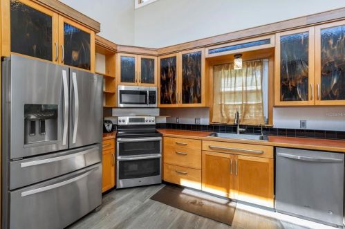 602 1st Ave, Ruskin FL  33570-4002 exterior