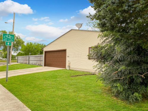 3446 Woodlawn Ave, Darbydale, OH 43123-3413